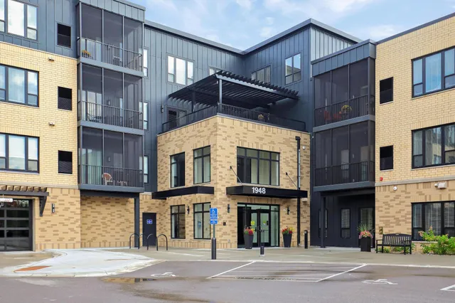 $632,963 | 1948 Wayzata Boulevard, Unit 308, Long Lake, MN 55356