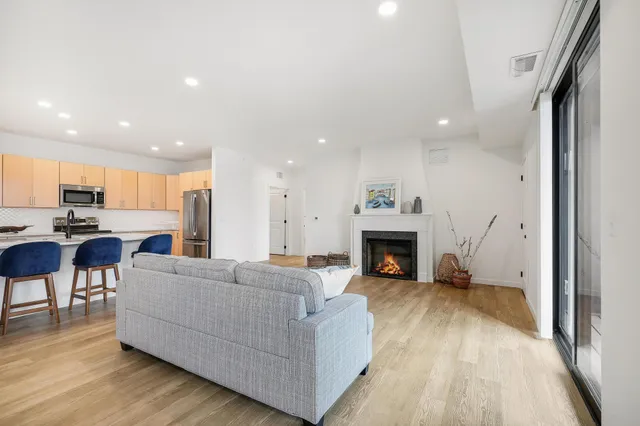 $632,963 | 1948 Wayzata Boulevard, Unit 308, Long Lake, MN 55356