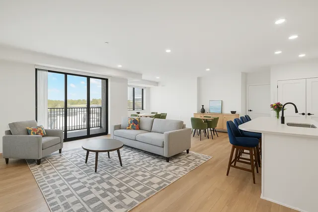 $632,963 | 1948 Wayzata Boulevard, Unit 308, Long Lake, MN 55356