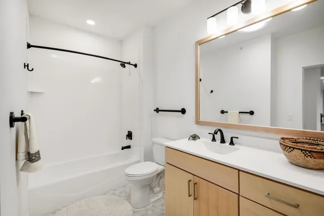 $632,963 | 1948 Wayzata Boulevard, Unit 308, Long Lake, MN 55356