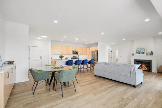 $632,963 | 1948 Wayzata Boulevard, Unit 308, Long Lake, MN 55356