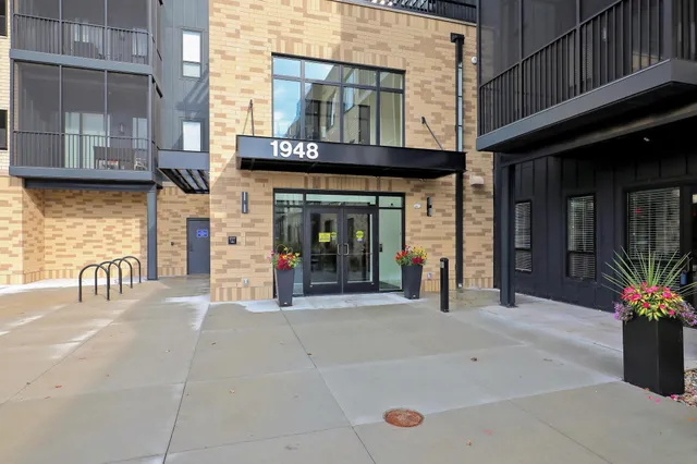 $632,963 | 1948 Wayzata Boulevard, Unit 308, Long Lake, MN 55356