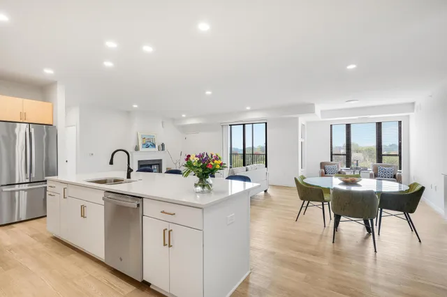 $632,963 | 1948 Wayzata Boulevard, Unit 308, Long Lake, MN 55356