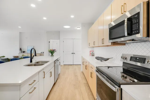 $632,963 | 1948 Wayzata Boulevard, Unit 308, Long Lake, MN 55356