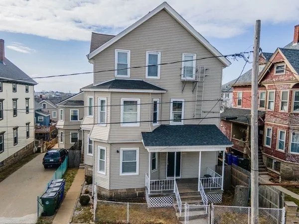 $2,000 | 1029 Plymouth Avenue, Unit 1, Fall River, MA 02721