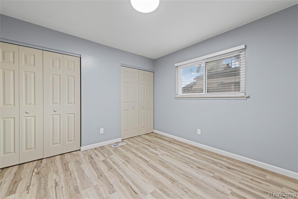 7218 Superior Street Center Line, MI 48015 - Photo 11 of 27