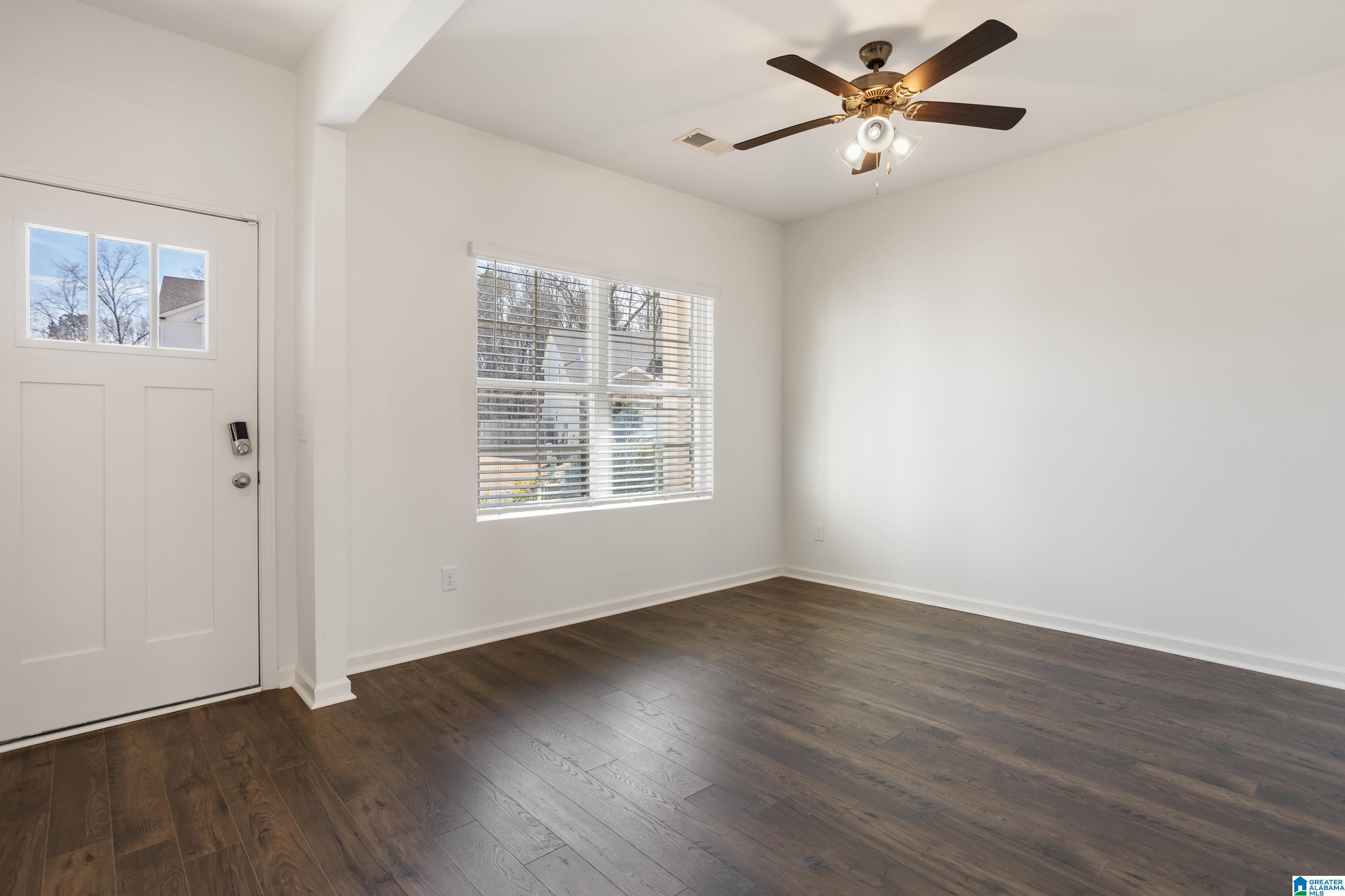 859 Valley Circle Leeds, AL 35094 - Photo 2 of 37