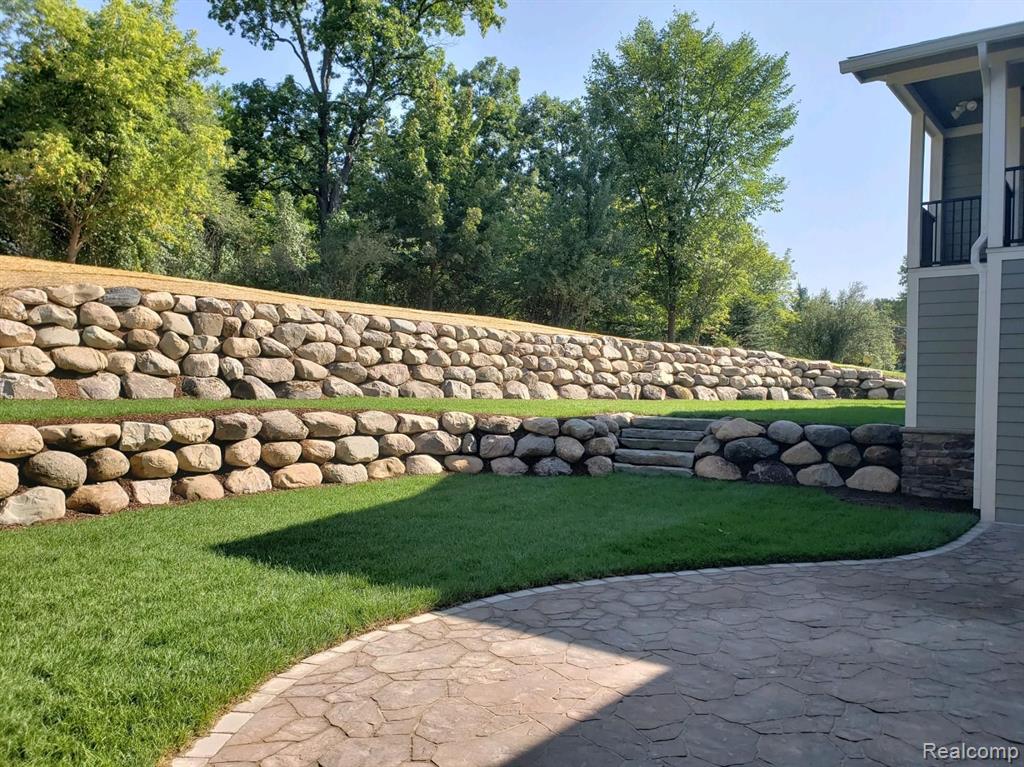 354 Olivewood Court Rochester, MI 48306 - Photo 16 of 77