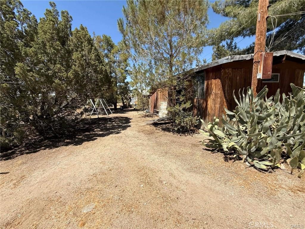 10623 Desert View Road Pinon Hills, CA 92372 - Photo 16 of 20 Larger Mobile Home #1