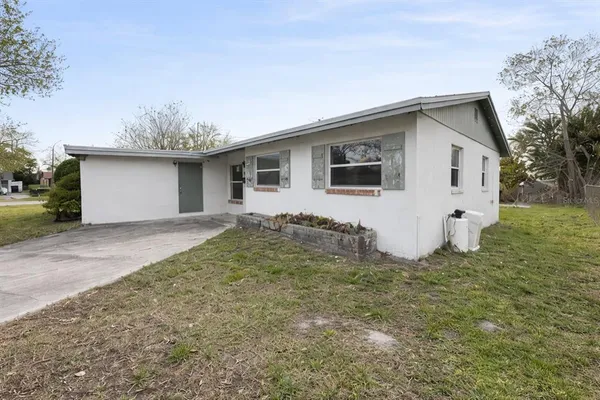 a front view of house with yard