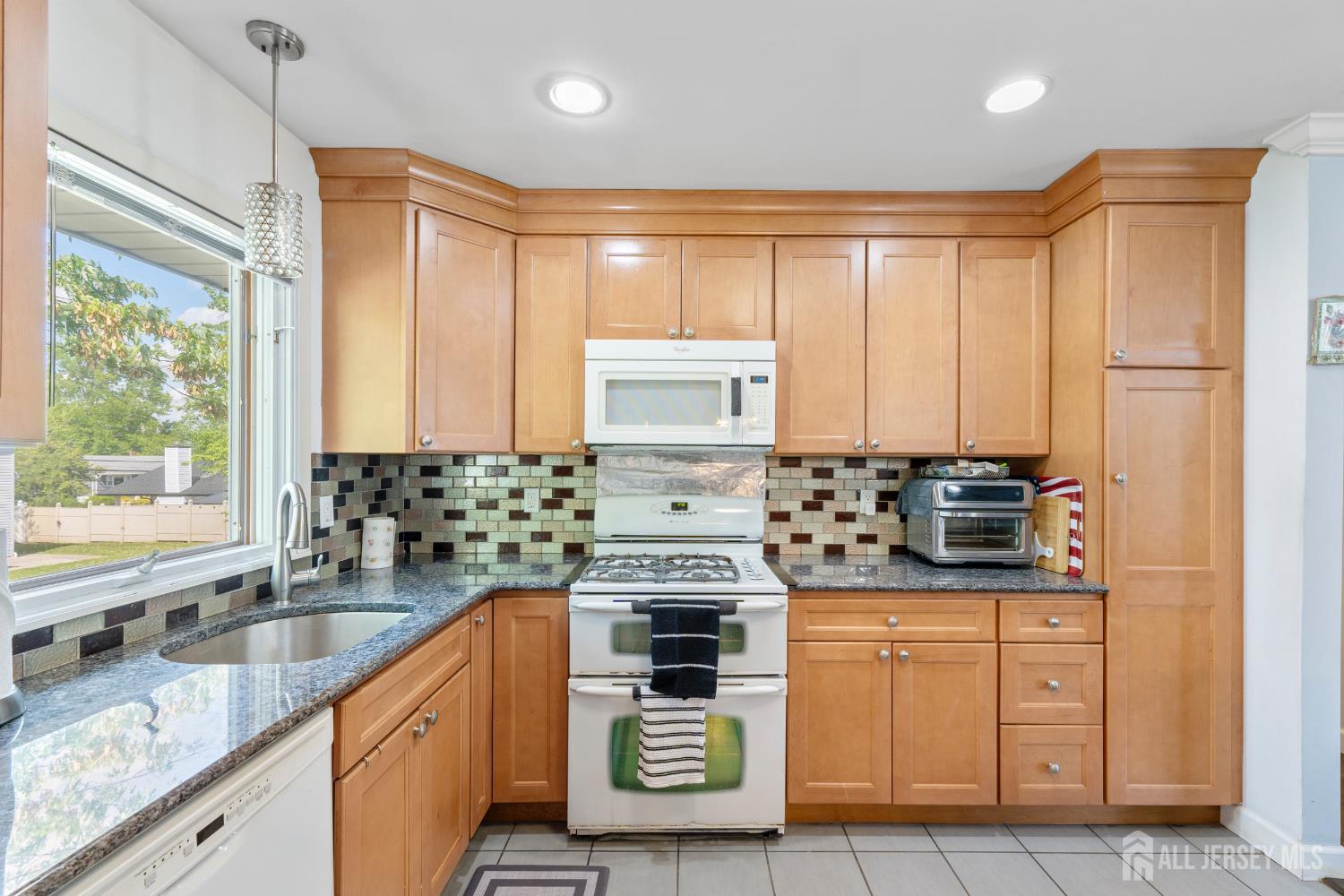 14 Bonnie Lane Colonia, NJ 07067 - Photo 11 of 36