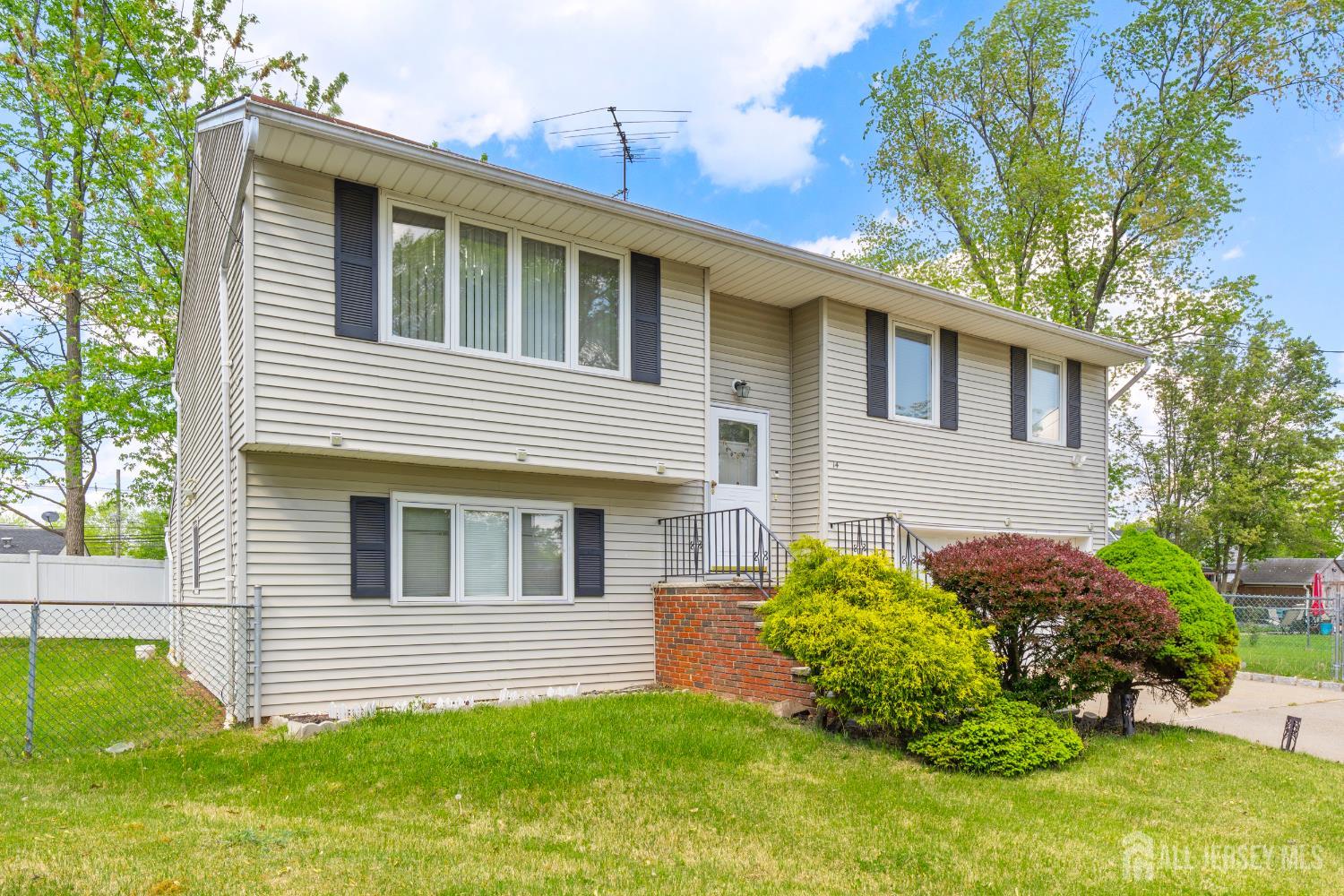 14 Bonnie Lane Colonia, NJ 07067 - Photo 4 of 36