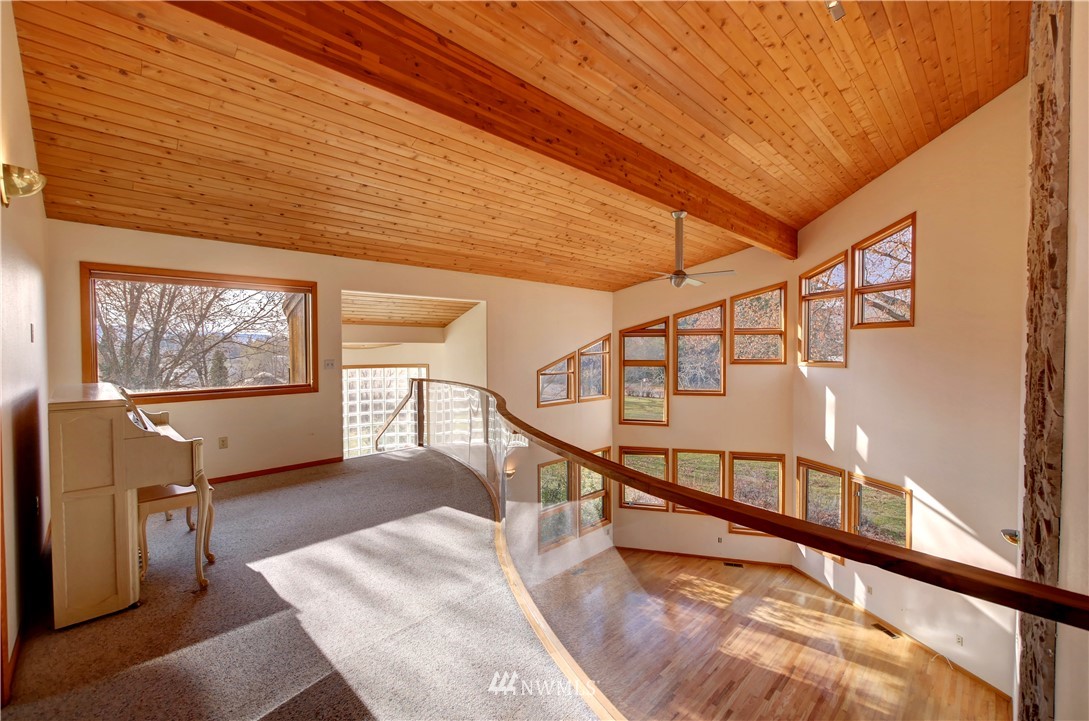 78 Woods Road Omak, WA 98841 - Photo 13 of 40 a view of entryway