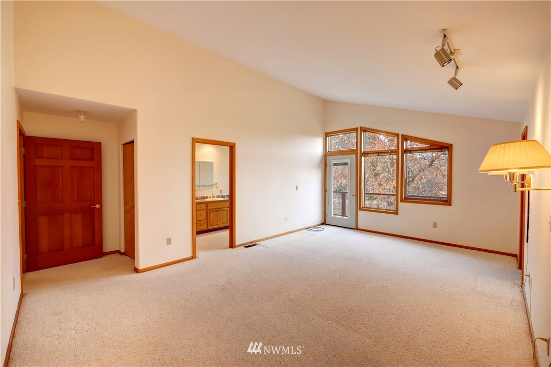 78 Woods Road Omak, WA 98841 - Photo 14 of 40 an empty room with windows and closet