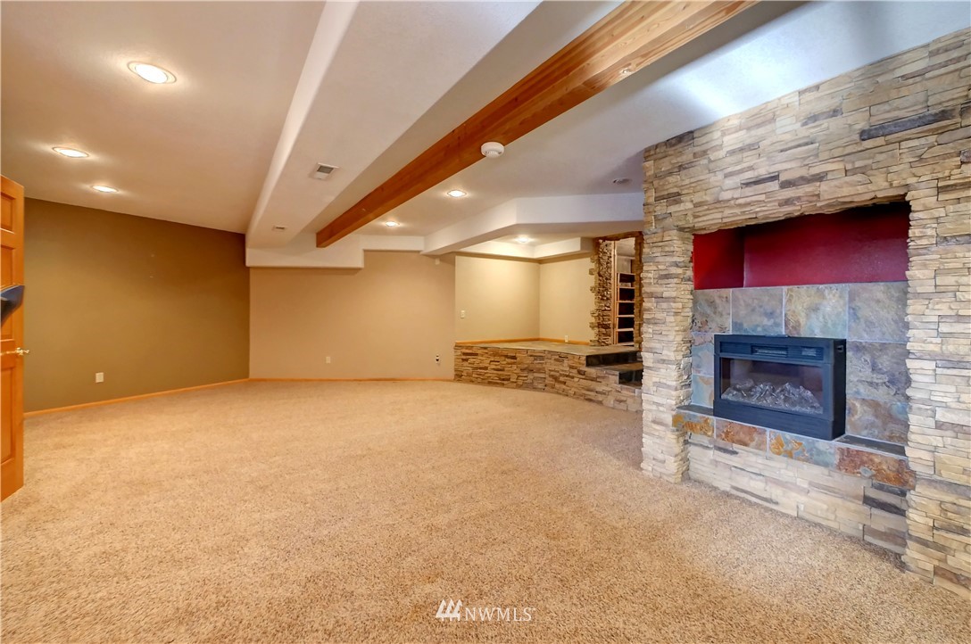 78 Woods Road Omak, WA 98841 - Photo 26 of 40 a view of empty room with a fireplace