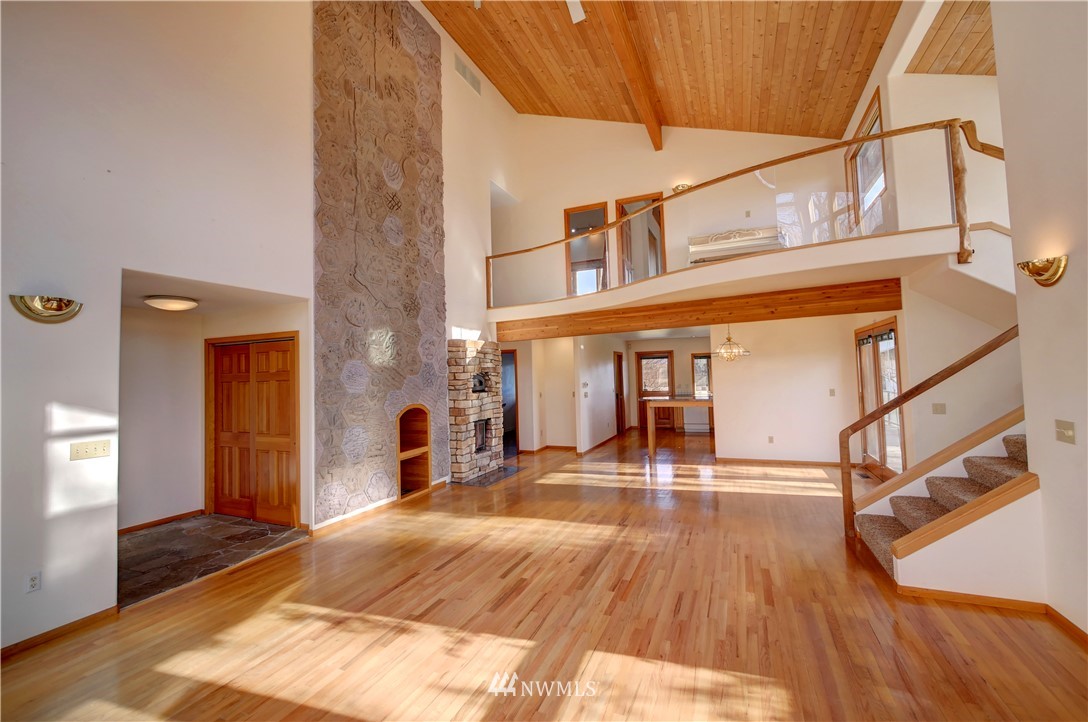78 Woods Road Omak, WA 98841 - Photo 6 of 40 a view of a hall with wooden floor