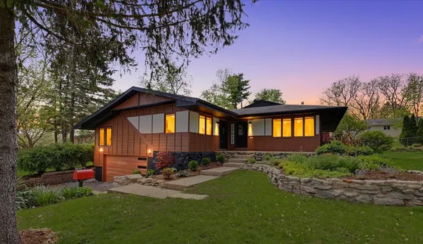 $395,000 | 2 Walton Place, Normal, IL 61761