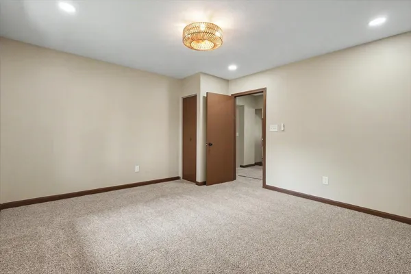 $395,000 | 2 Walton Place, Normal, IL 61761