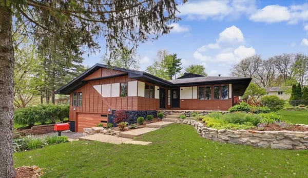 $395,000 | 2 Walton Place, Normal, IL 61761