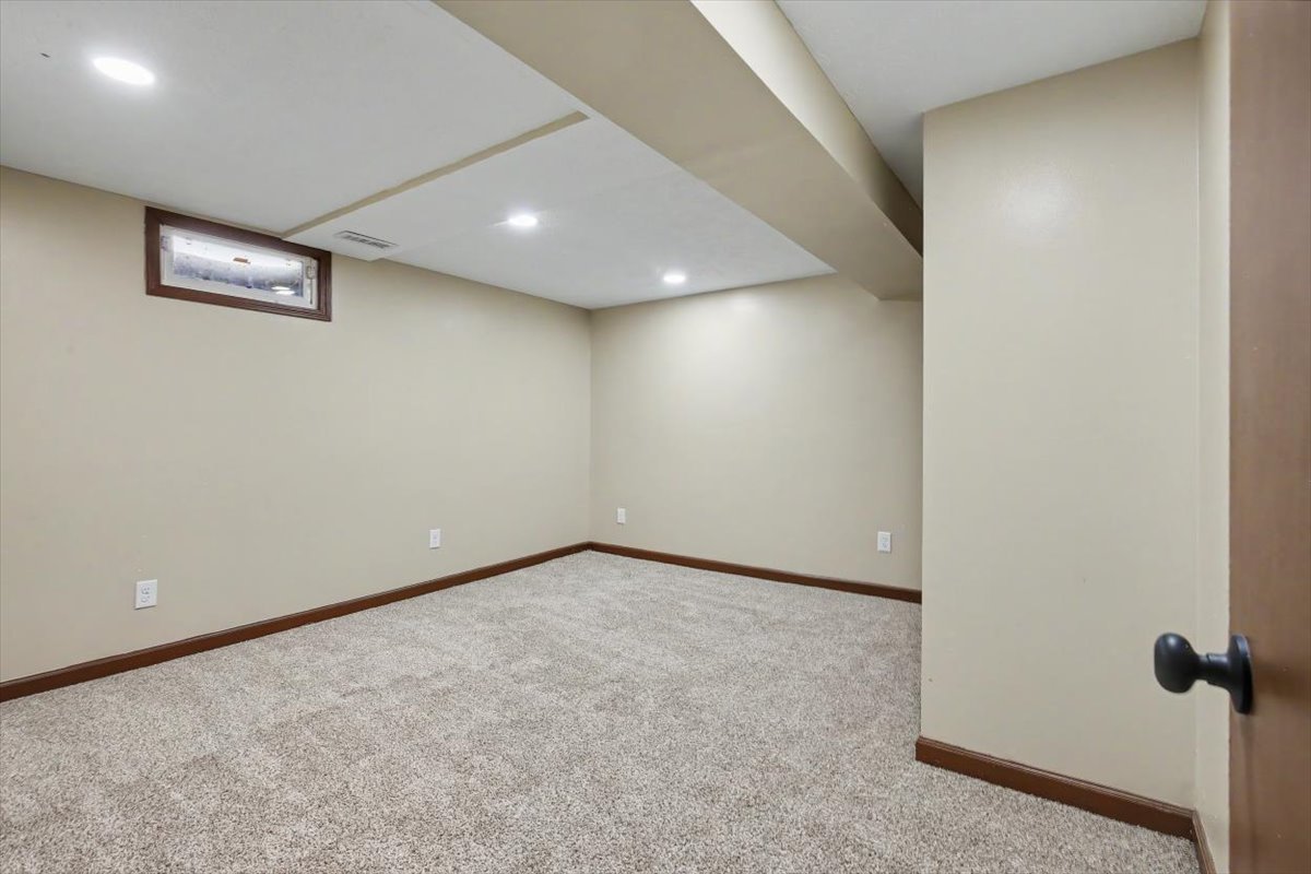 2 Walton Place Normal, IL 61761 - Photo 34 of 47