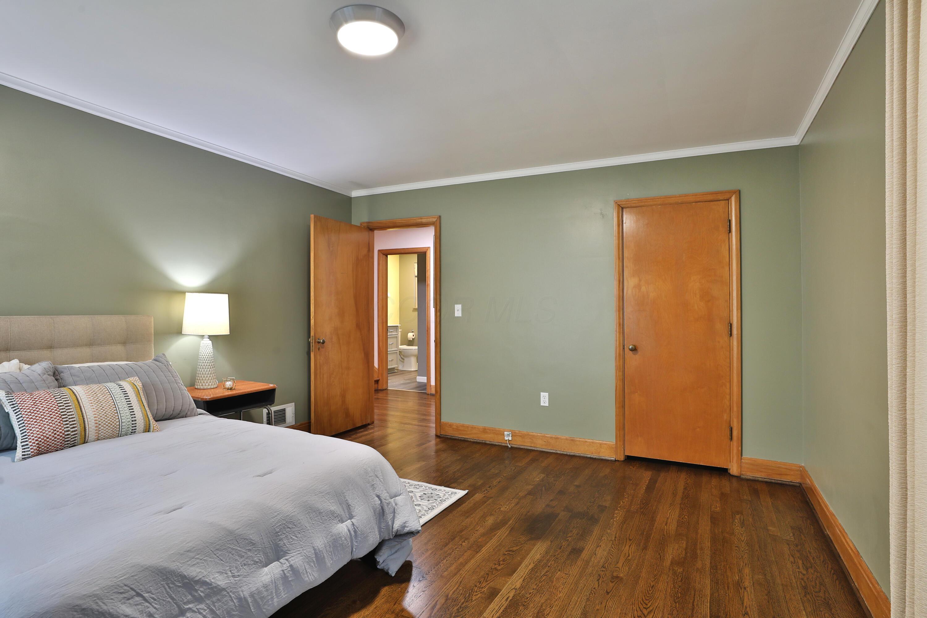 2620 Wellesley Road Columbus, OH 43209 - Photo 13 of 32 Front Bedroom