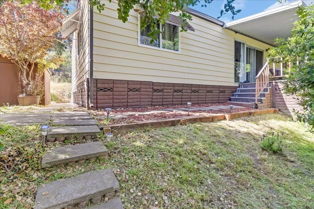 a view of a house with a yard