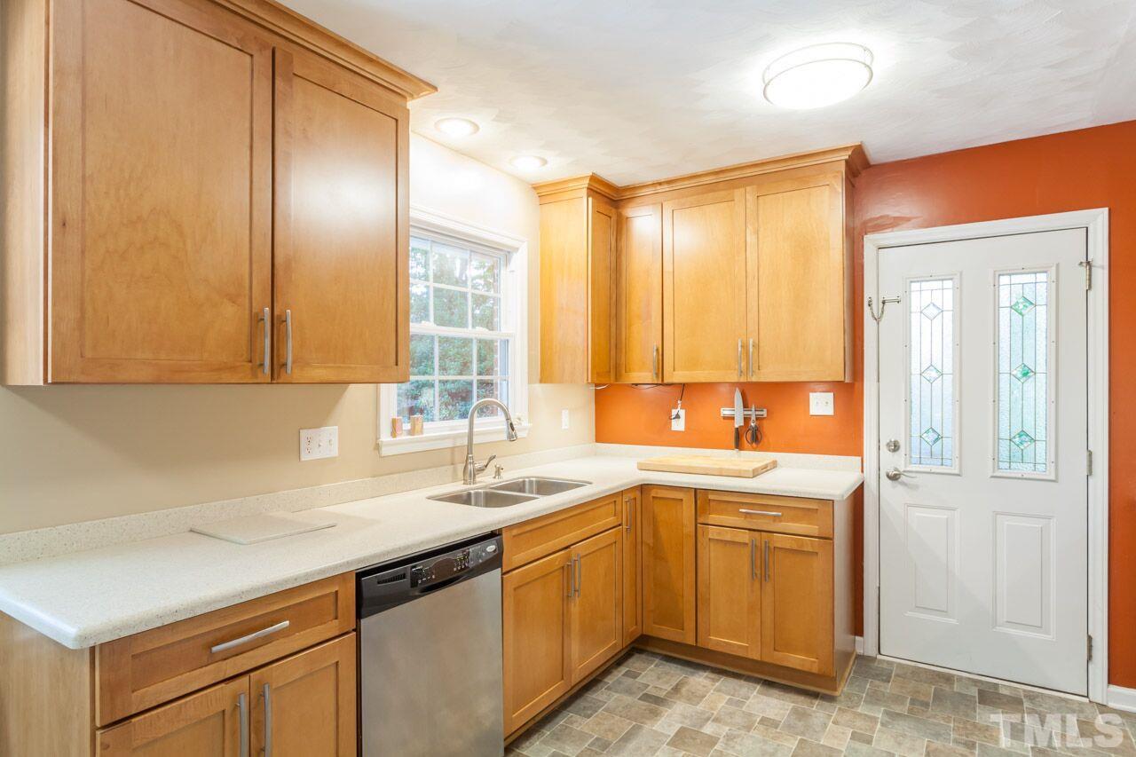 1352 Swallow Drive Raleigh, NC 27606 - Photo 6 of 25 Gallery Image 6