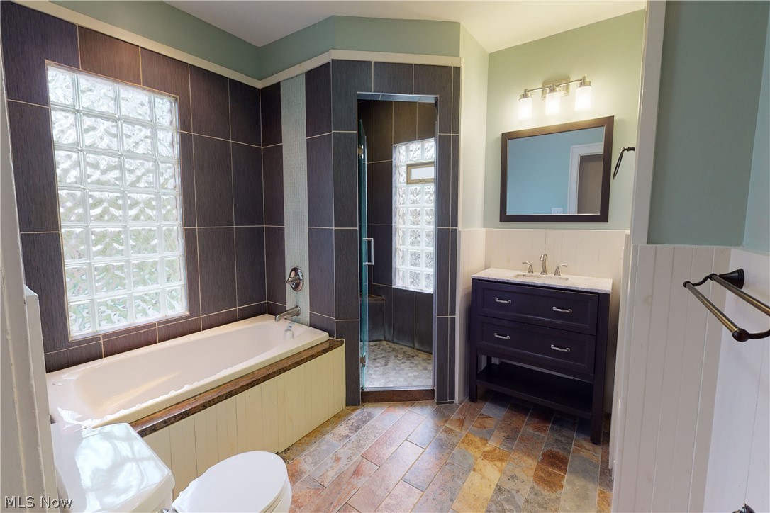 12892 Cedar Road Cleveland, OH 44118 - Photo 24 of 34 Gallery Image 24