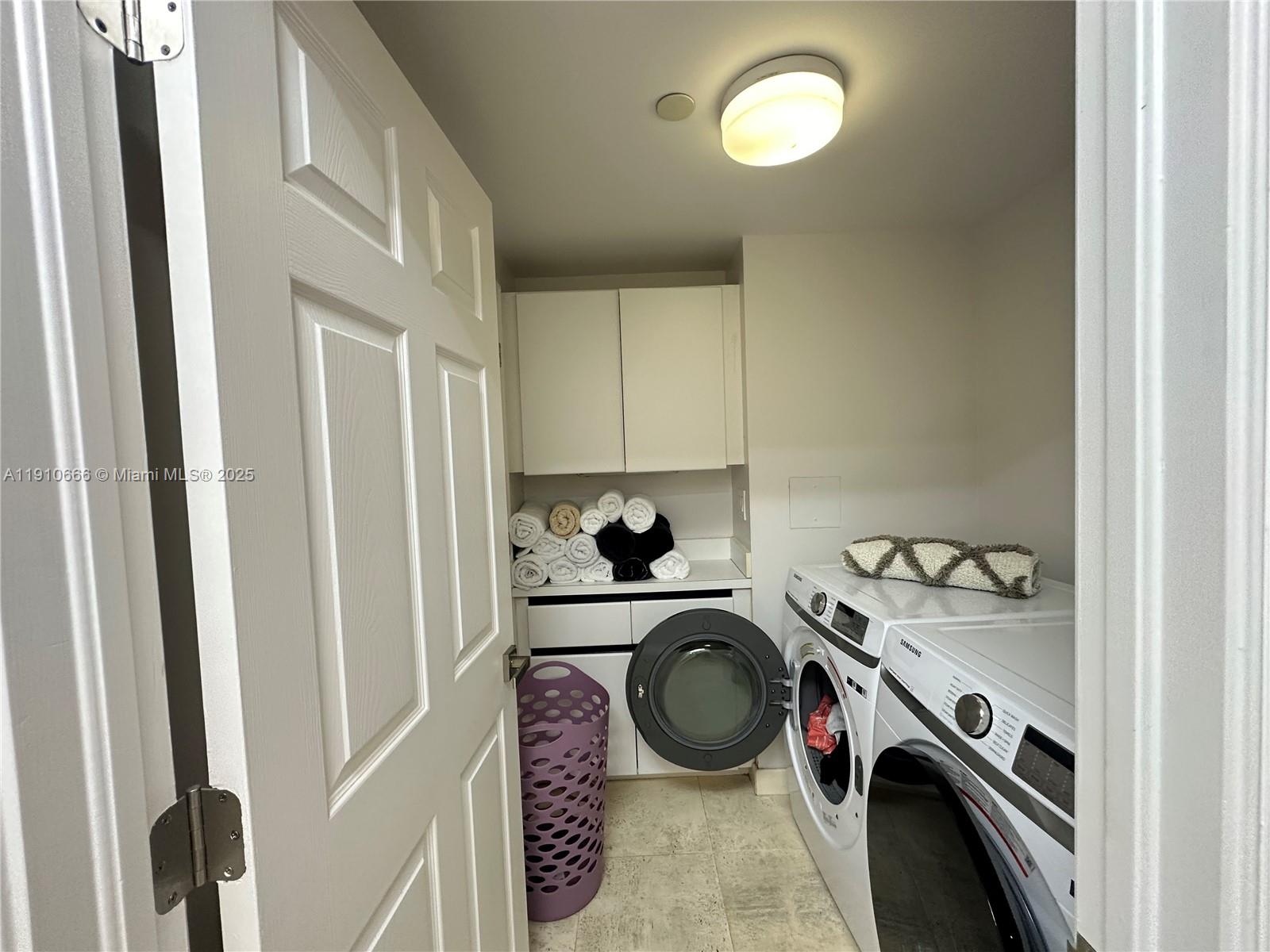 3900 Island Boulevard, Unit B303 Aventura, FL 33160 - Photo 31 of 35 a utility room with dryer and washer