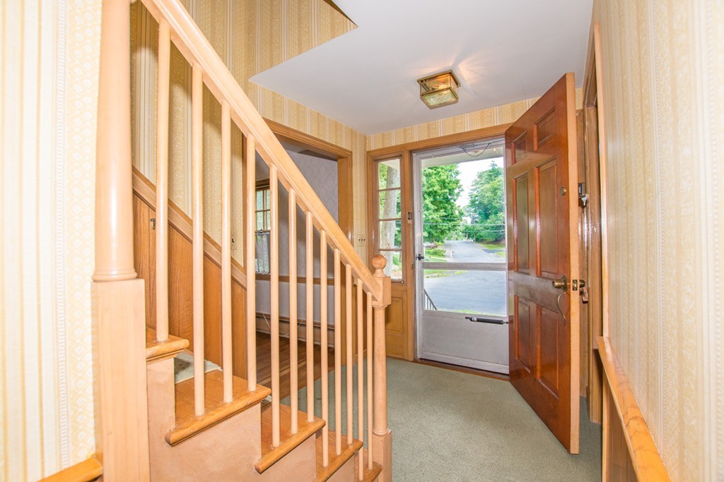 28 Hillcrest Road Medfield, MA 02052 - Photo 5 of 16 Gallery Image 5