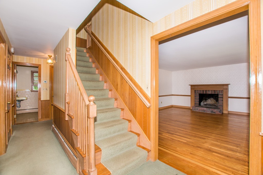 28 Hillcrest Road Medfield, MA 02052 - Photo 6 of 16 Gallery Image 6