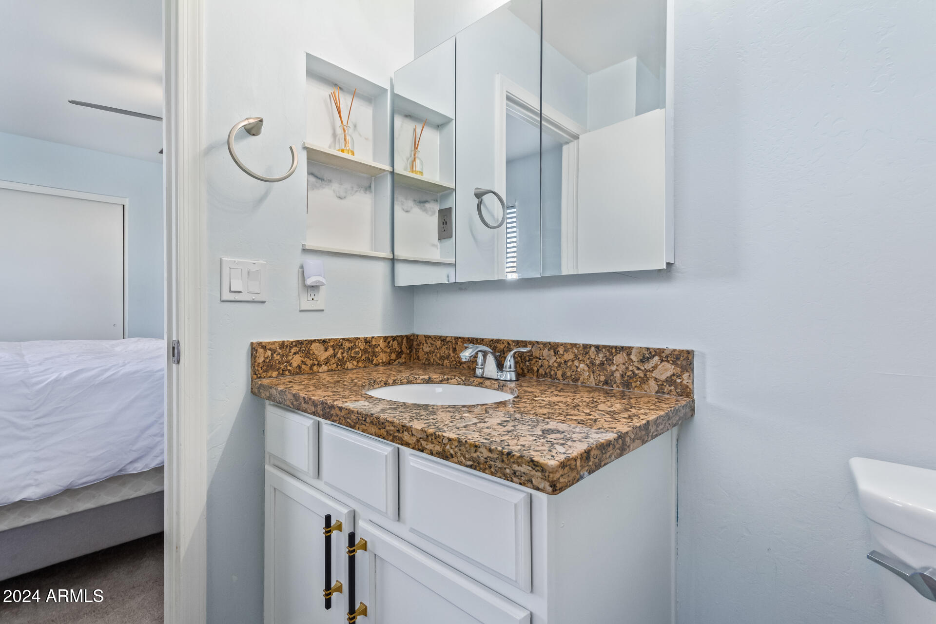 2028 East Devon Road Gilbert, AZ 85296 - Photo 23 of 59 Primary Bathroom