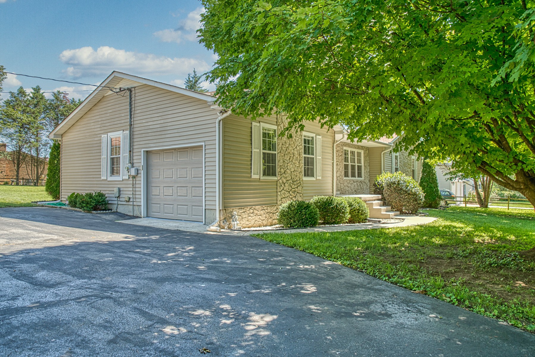 2085 Herbert Garrett Road Cookeville, TN 38506 - Photo 5 of 39 front view of a house and a yard