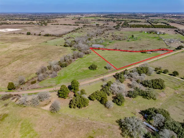$250,000 | 2 Hills Road, Carmine, TX 78932
