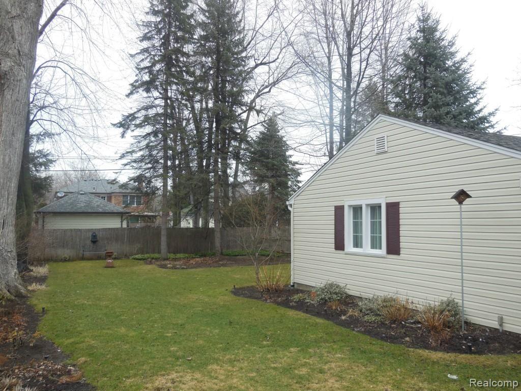 172 Moran Road Grosse Pointe, MI 48236 - Photo 28 of 30 DSCN1683.jpg