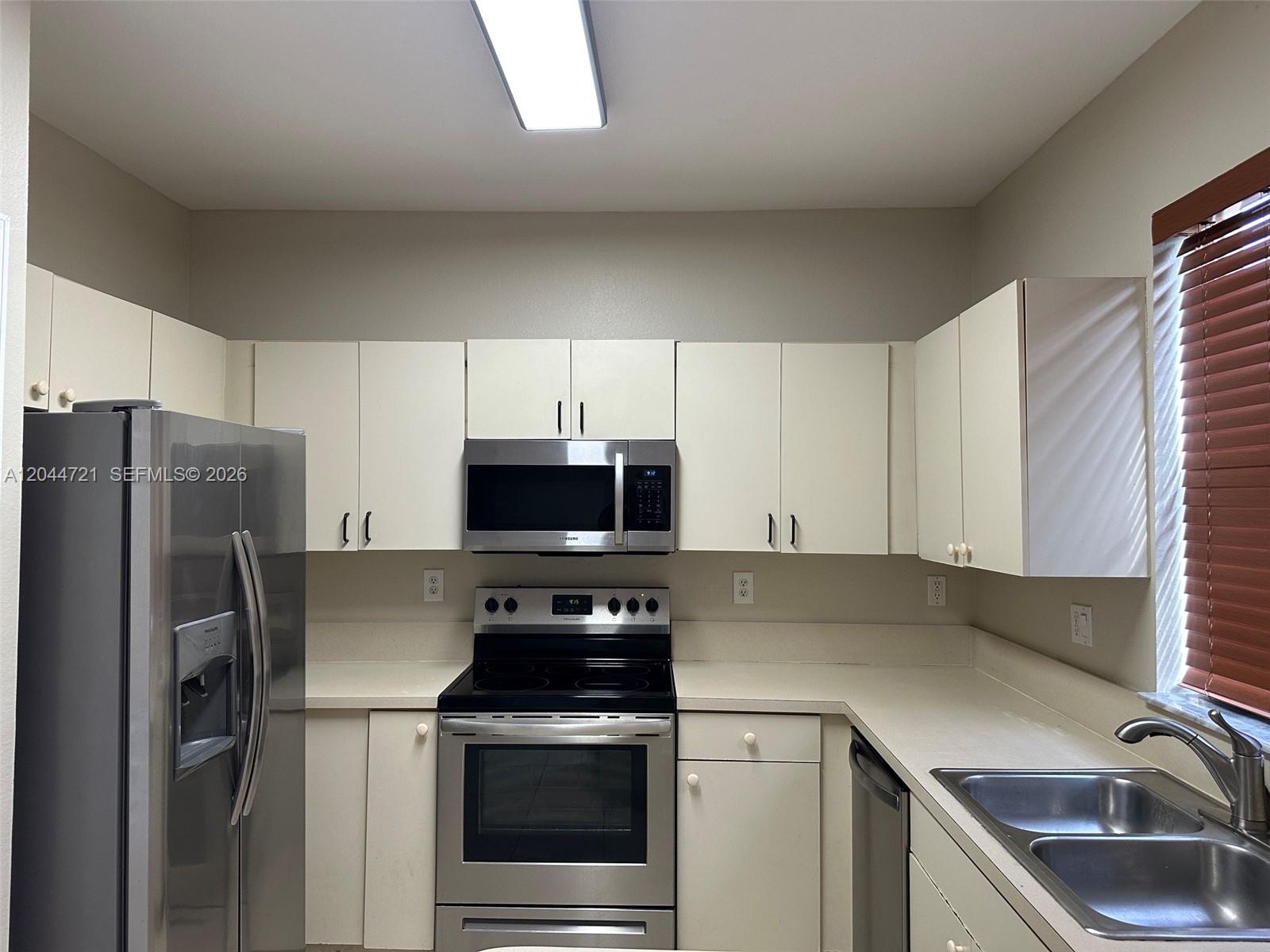 13741 Southwest 274th Terrace Homestead, FL 33032 - Photo 12 of 35
