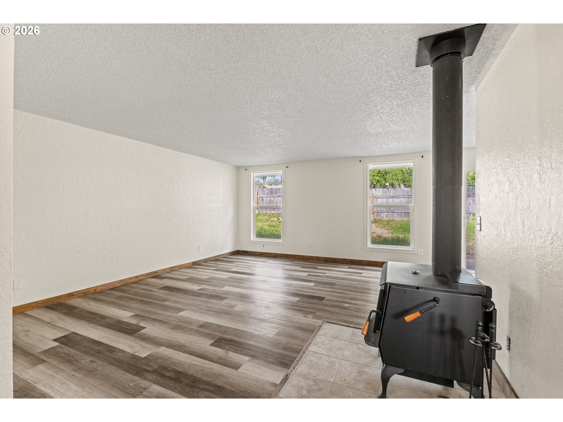 1816 Sunset Court Myrtle Point, OR 97458 - Photo 23 of 42 a view of an empty room and window