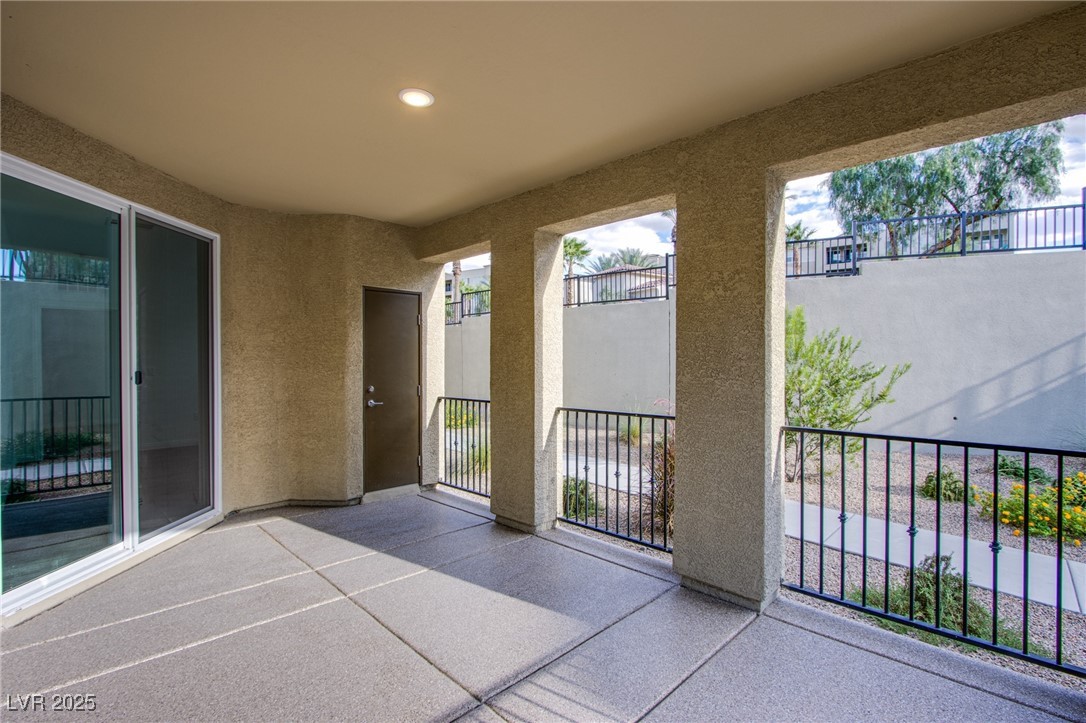 2555 Hampton Road, Unit 4109 Henderson, NV 89052 - Photo 3 of 38 View of patio / terrace