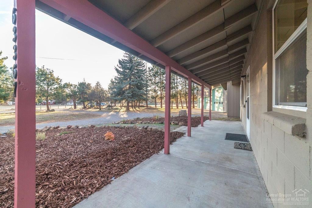 63367 O. B. Riley Road Bend, OR 97703 - Photo 3 of 24 House front porch