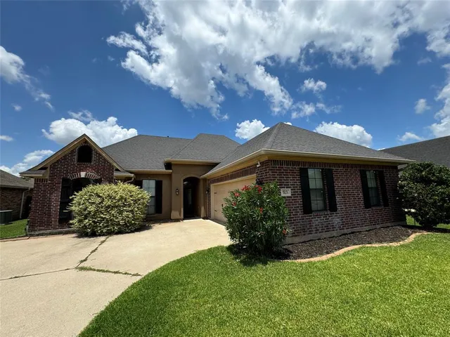 $2,050 | 513 Falling Water Circle, Bossier City, LA 71112