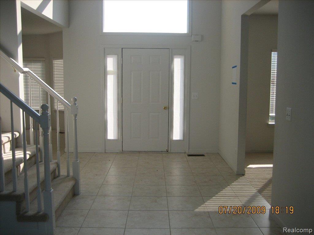 50966 Nesting Ridge Drive Macomb, MI 48044 - Photo 15 of 17 Foyer