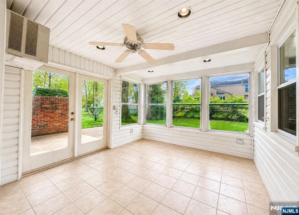 274 Seton Hall Drive Paramus, NJ 07652 - Photo 19 of 26