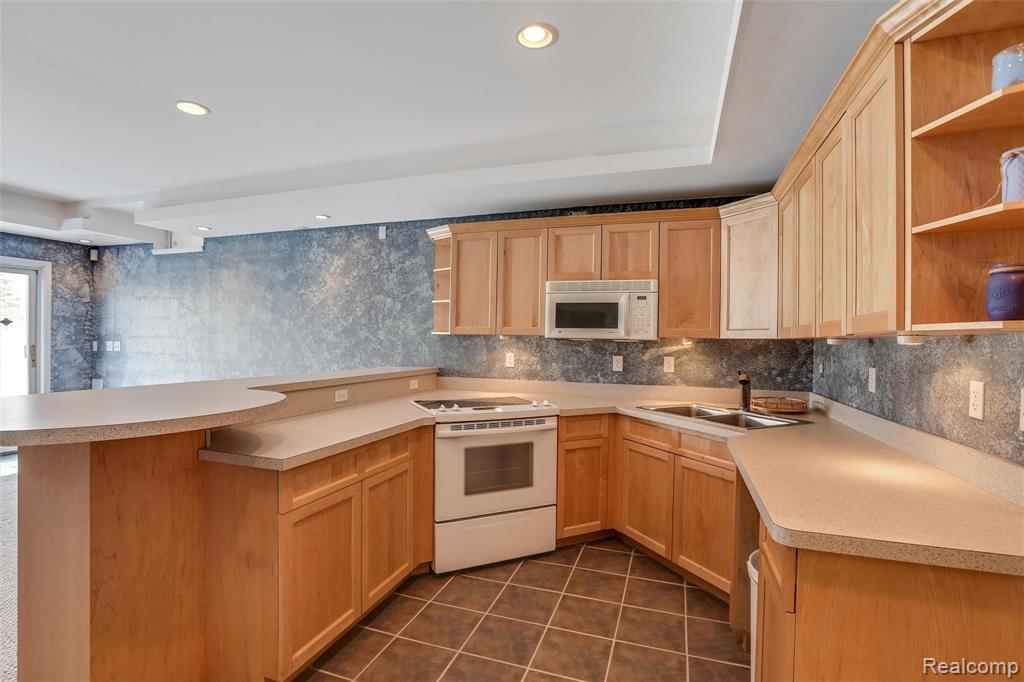 2085 South Hadley Road Ortonville, MI 48462 - Photo 19 of 35