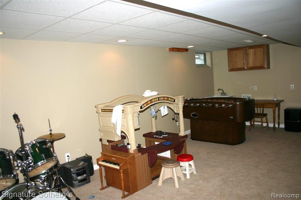 1613 Crestline Lane Rochester, MI 48307 - Photo 15 of 20 Finished Basement