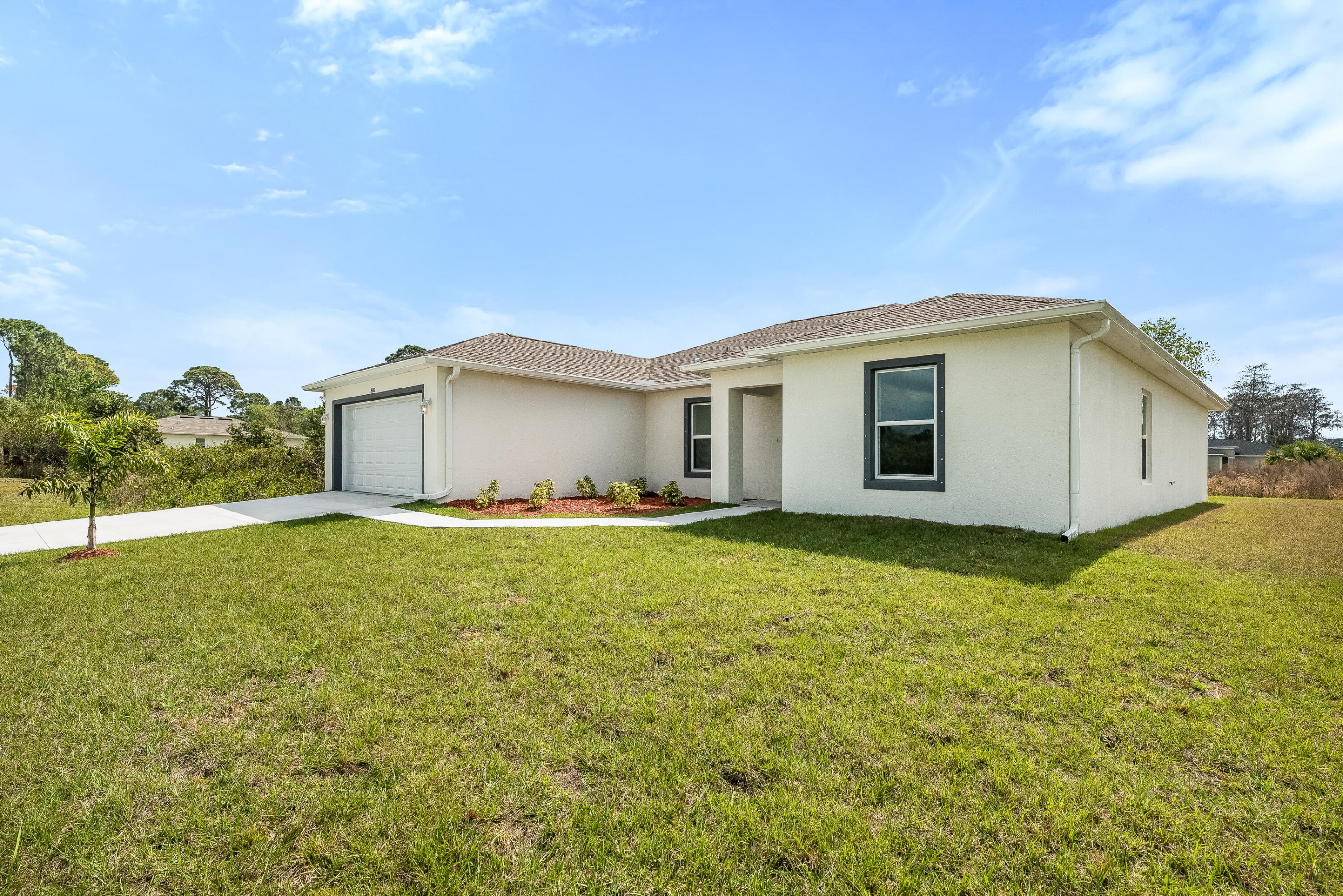 1281 Daton Road Southwest Palm Bay, FL 32908 - Photo 4 of 38 4. Front Yard
