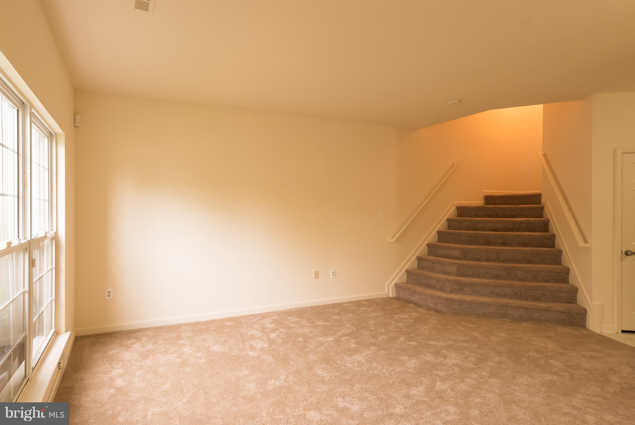 332 Roff Point Drive Odenton, MD 21113 - Photo 3 of 27 Living Room