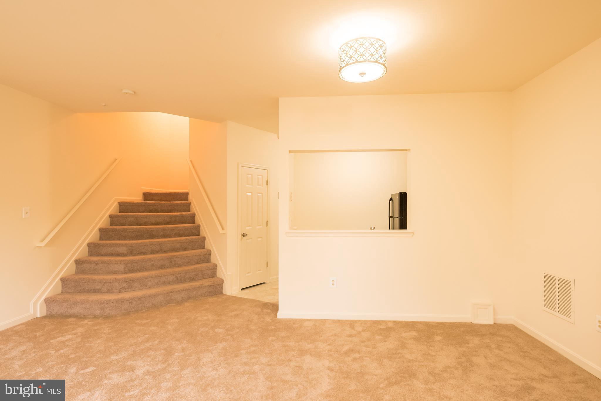 332 Roff Point Drive Odenton, MD 21113 - Photo 4 of 27 Living Room