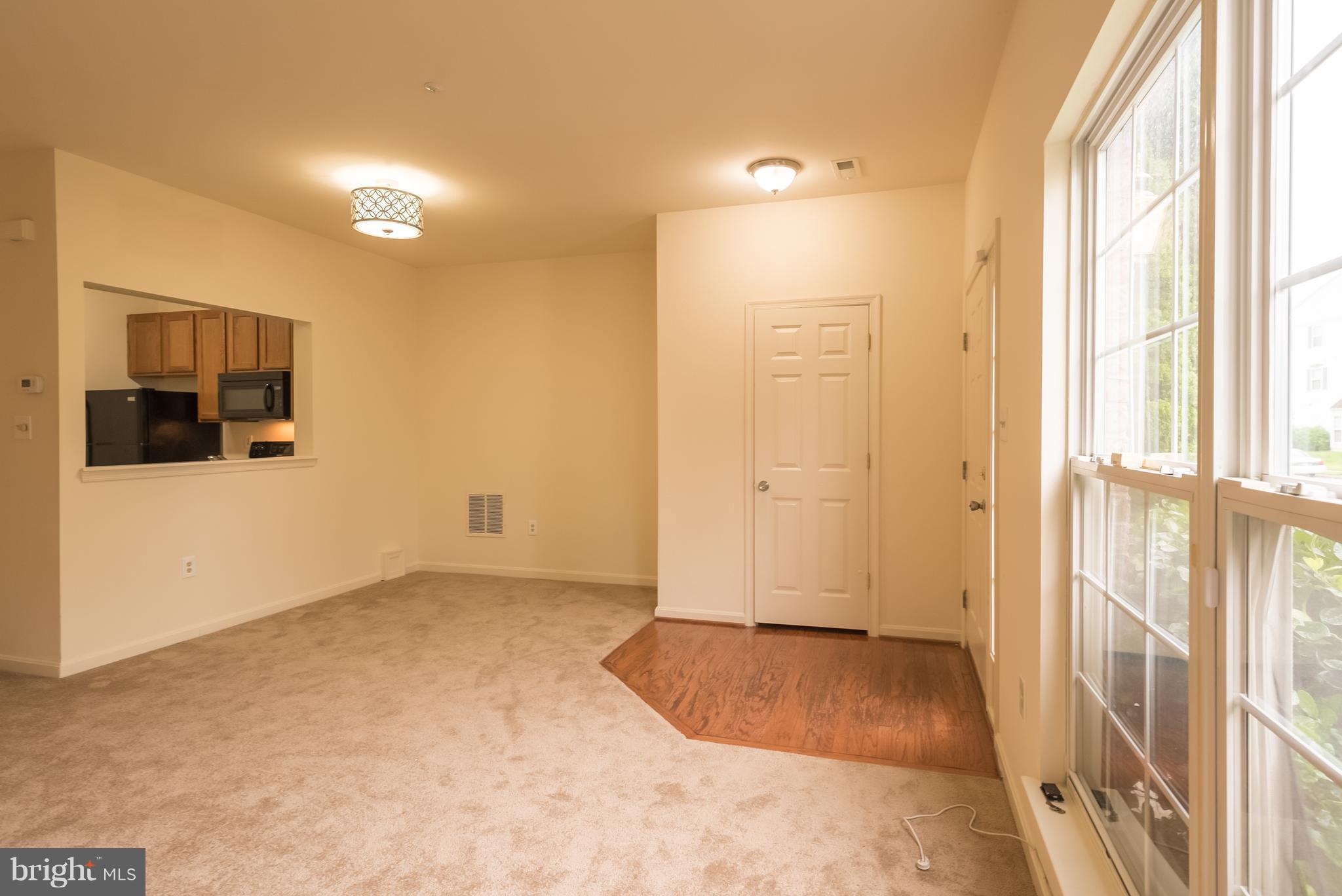 332 Roff Point Drive Odenton, MD 21113 - Photo 5 of 27 Living Room