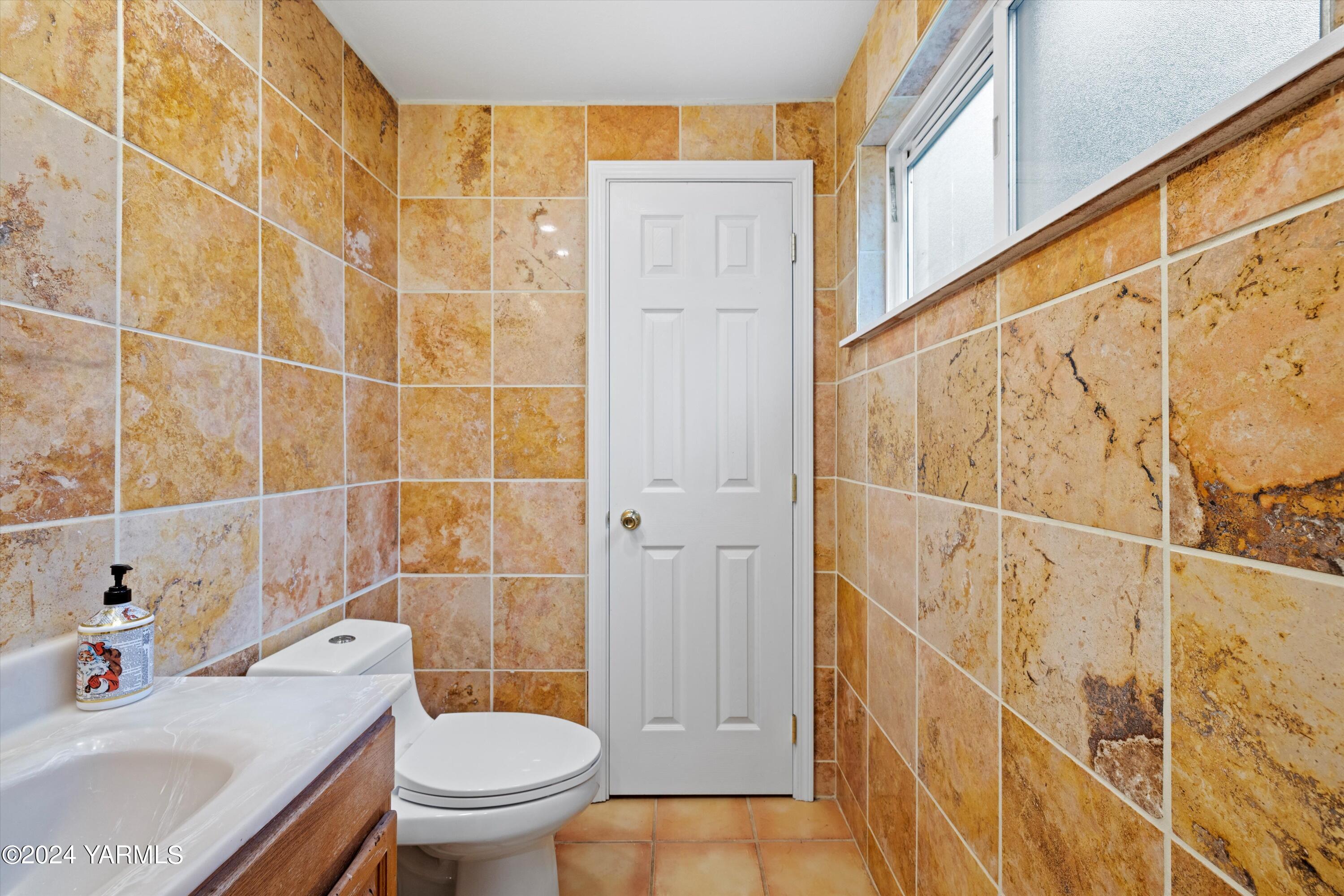 1511 Progressive Road Wapato, WA 98951 - Photo 16 of 36 a bathroom with a sink and a toilet