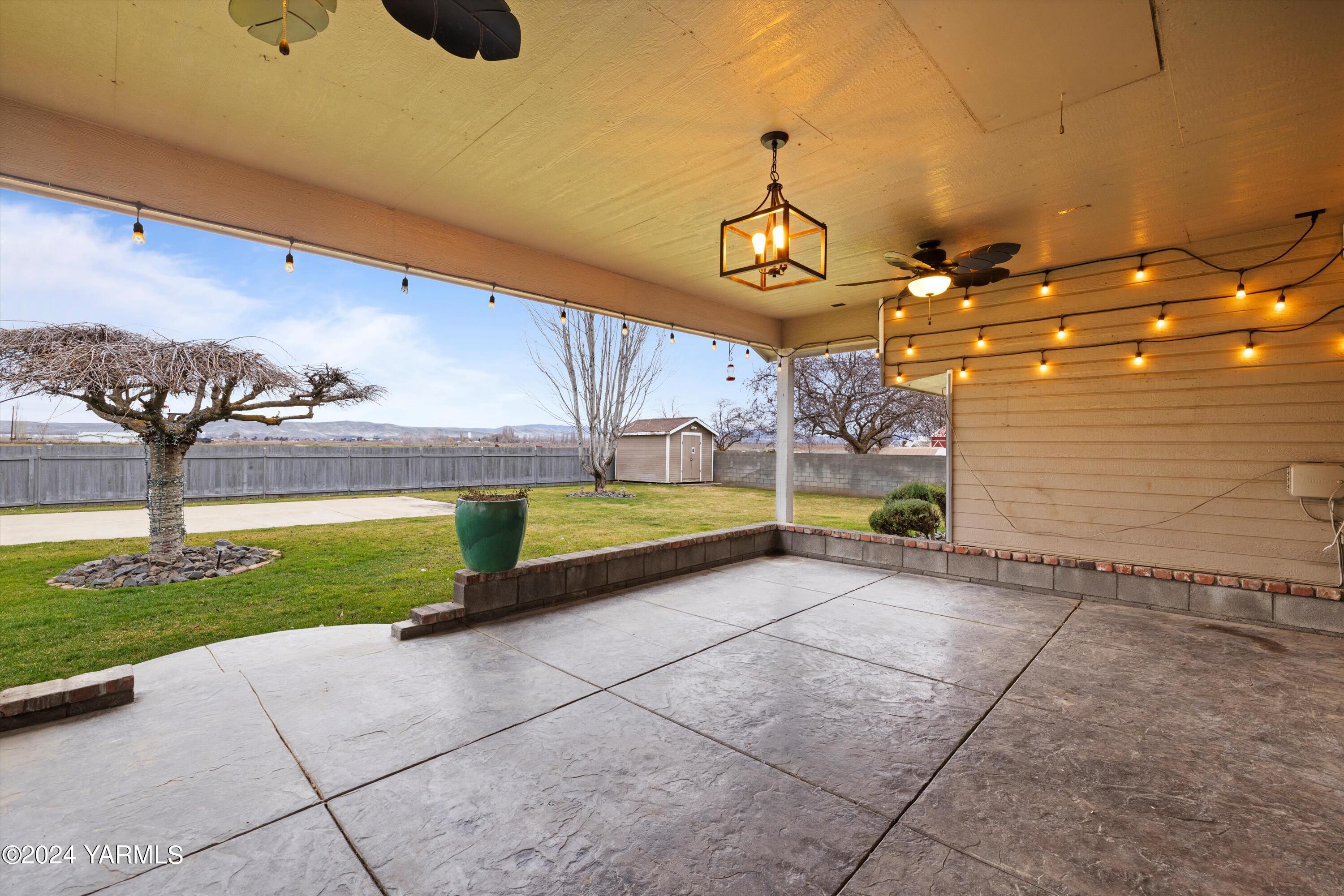 1511 Progressive Road Wapato, WA 98951 - Photo 29 of 36 a view of a room with a table and chairs